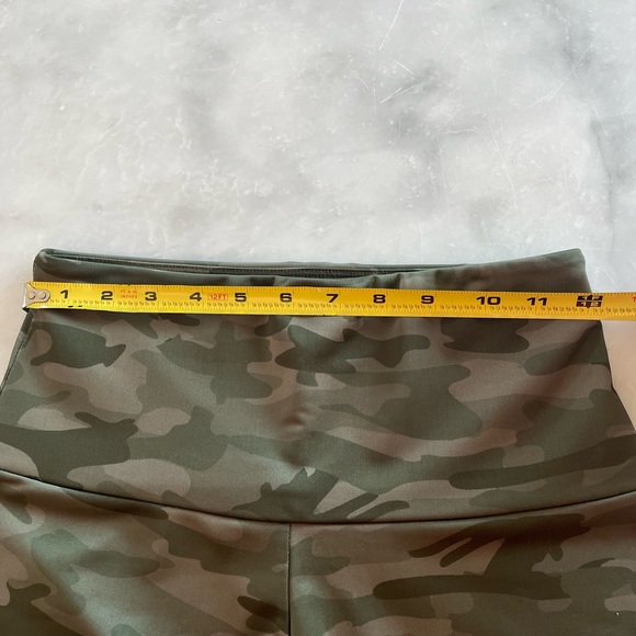 Onzie Moss Camo Leggings. High waist. Army green. S/M - Picture 9 of 13
